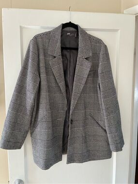 Dress Forum Los Angeles Plaid Single-Button Blazer in Grey and Black